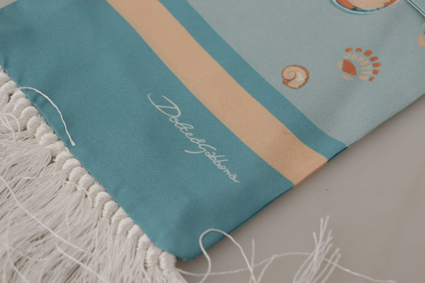 Foulard à franges en soie bleue brillante à imprimé coquillage Dolce &amp; Gabbana