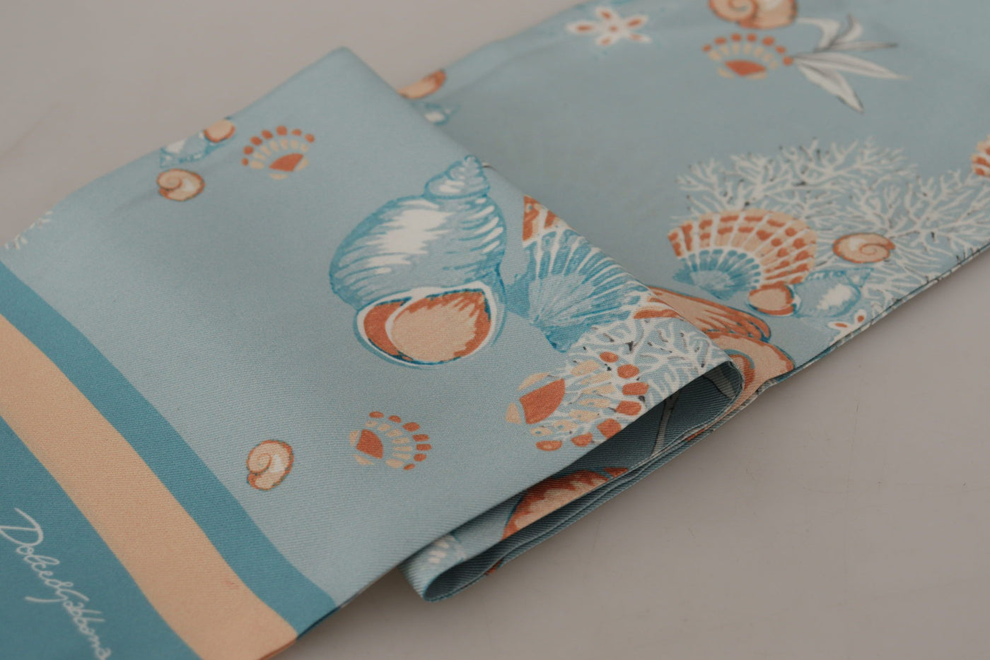 Foulard à franges en soie bleue brillante à imprimé coquillage Dolce &amp; Gabbana