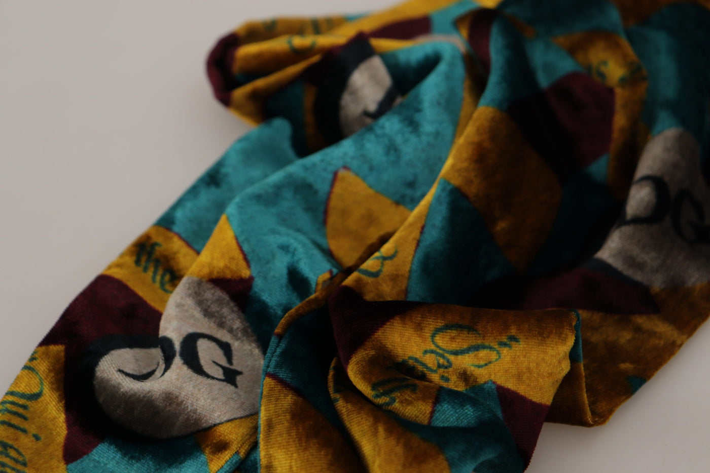 Foulard châle à franges imprimé logo DG multicolore Dolce &amp; Gabbana