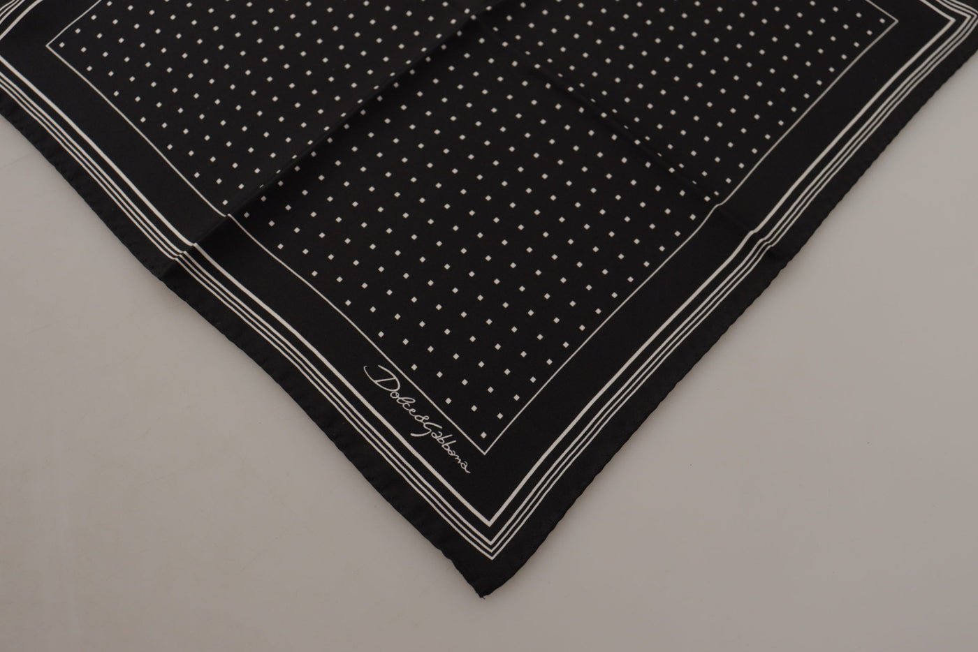 Mouchoir carré à pois noirs Dolce &amp; Gabbana avec logo DG
