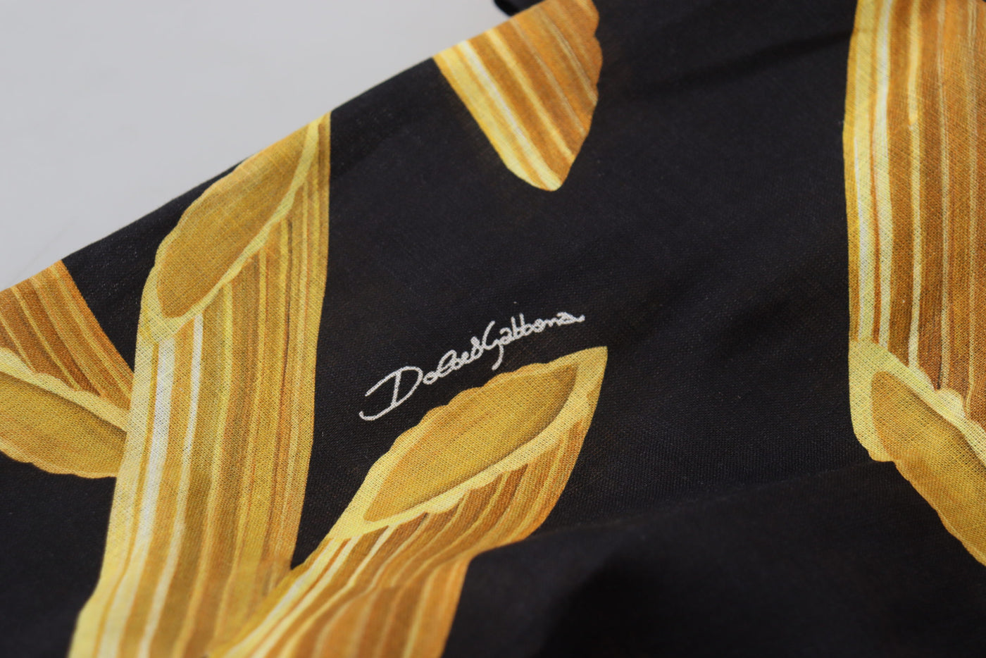 Chemise décontractée en lin noir à imprimé Penne Rigate de Dolce &amp; Gabbana