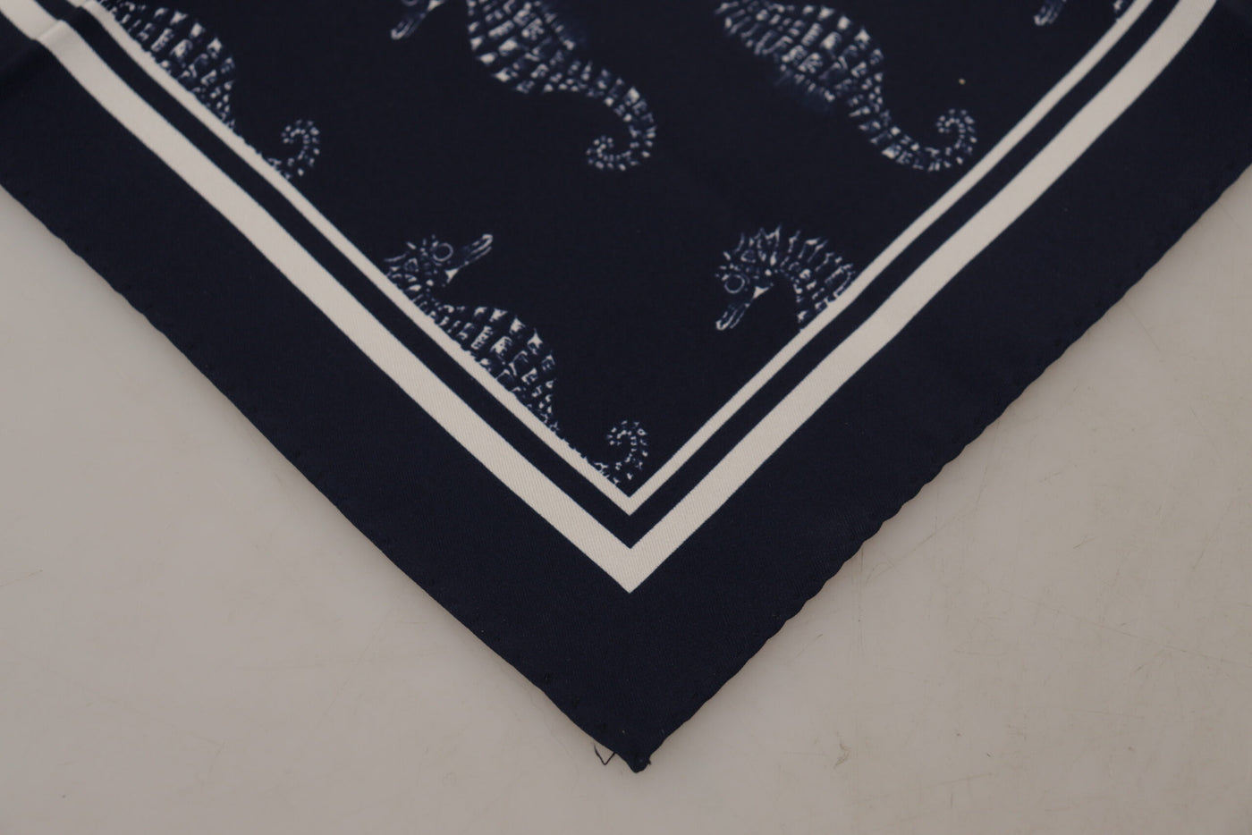 Foulard carré imprimé hippocampe bleu Dolce &amp; Gabbana DG