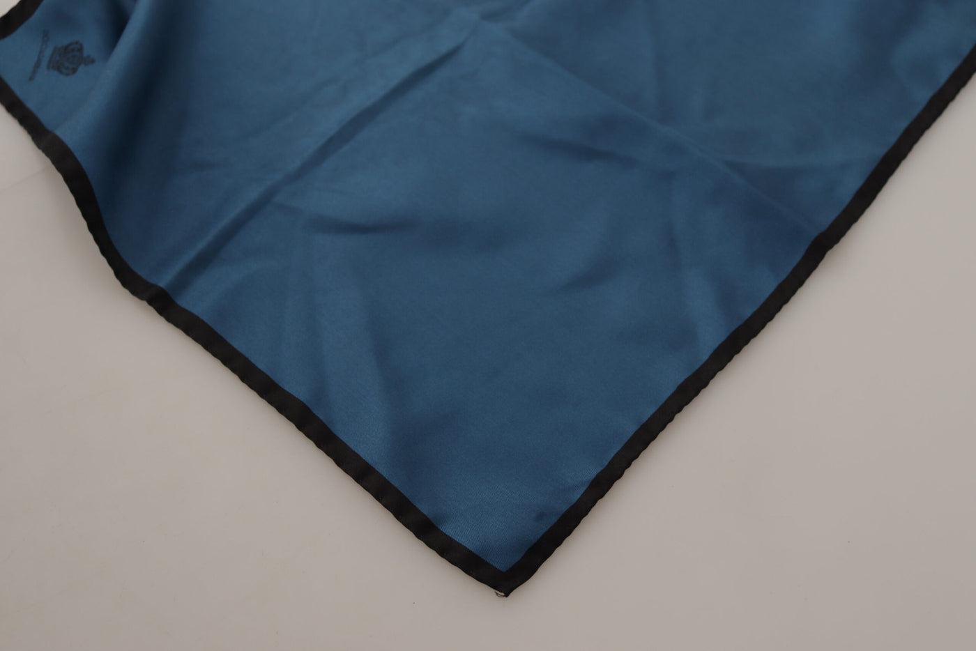 Foulard carré imprimé couronne DG noir et bleu Dolce &amp; Gabbana