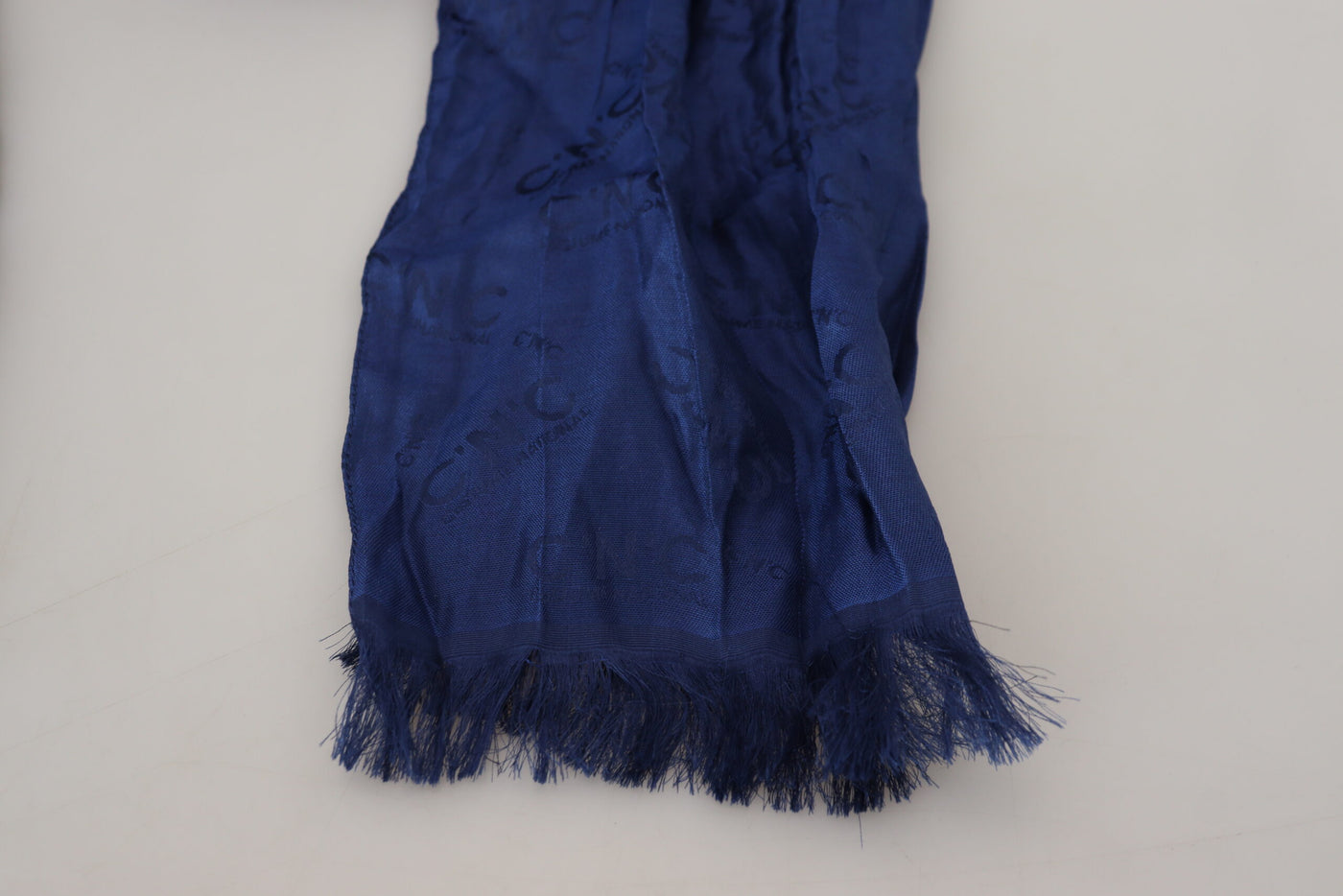Costume National Châle en soie bleu Foulard à franges