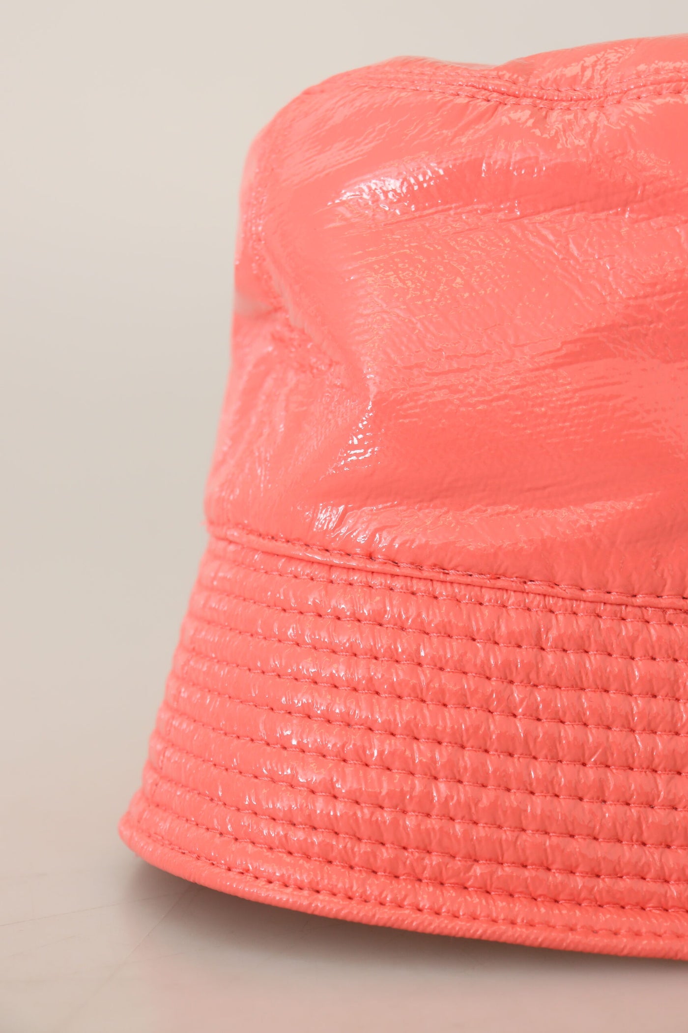 Chapeau bob Dolce &amp; Gabbana en similicuir matelassé pêche pour femme