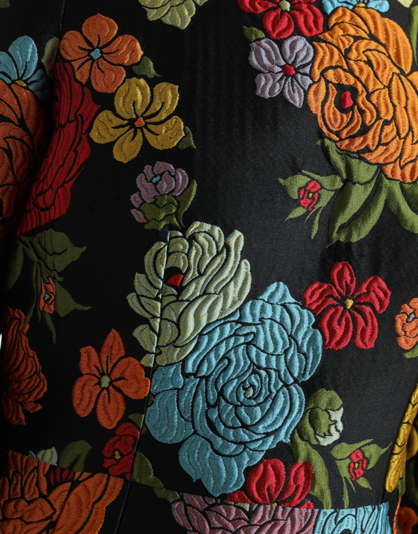 Robe noire à broderies florales Dolce &amp; Gabbana, longueur genou