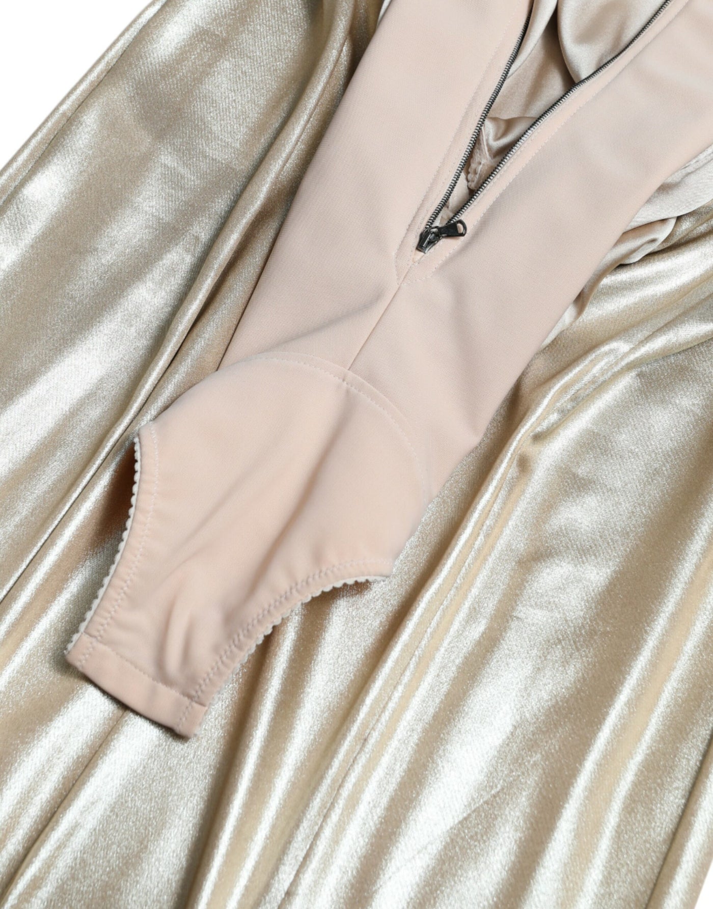 Robe longue Dolce &amp; Gabbana ornée de cristaux dorés métallisés