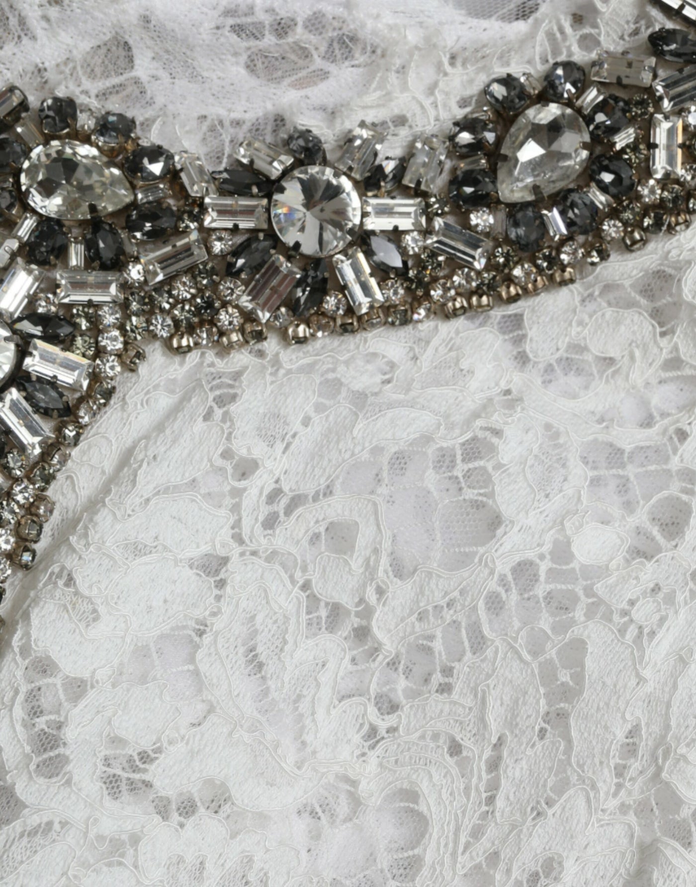 Robe droite en dentelle blanche ornée de cristaux Dolce &amp; Gabbana
