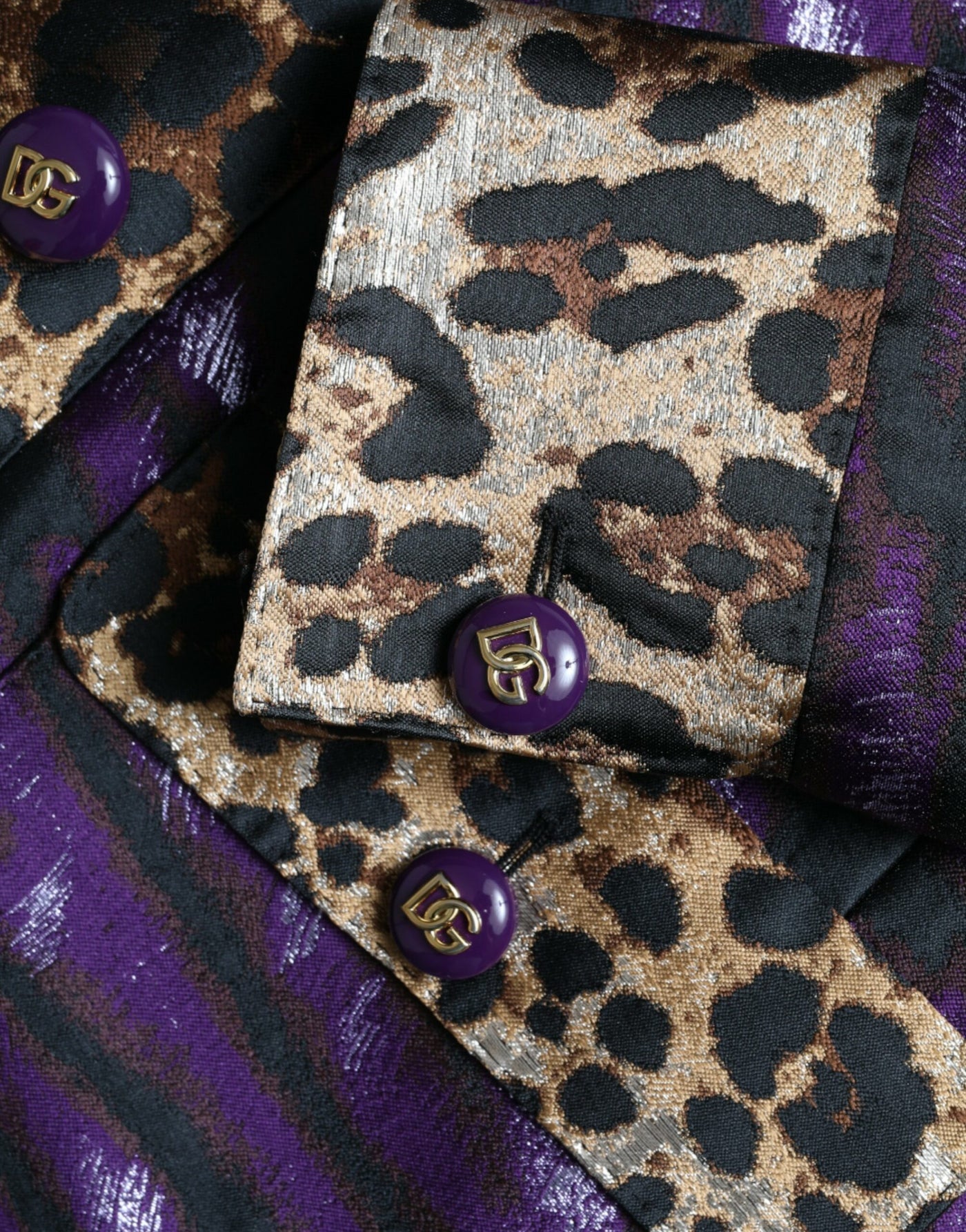 Dolce &amp; Gabbana paars lamé jacquard jas met tijgerprint