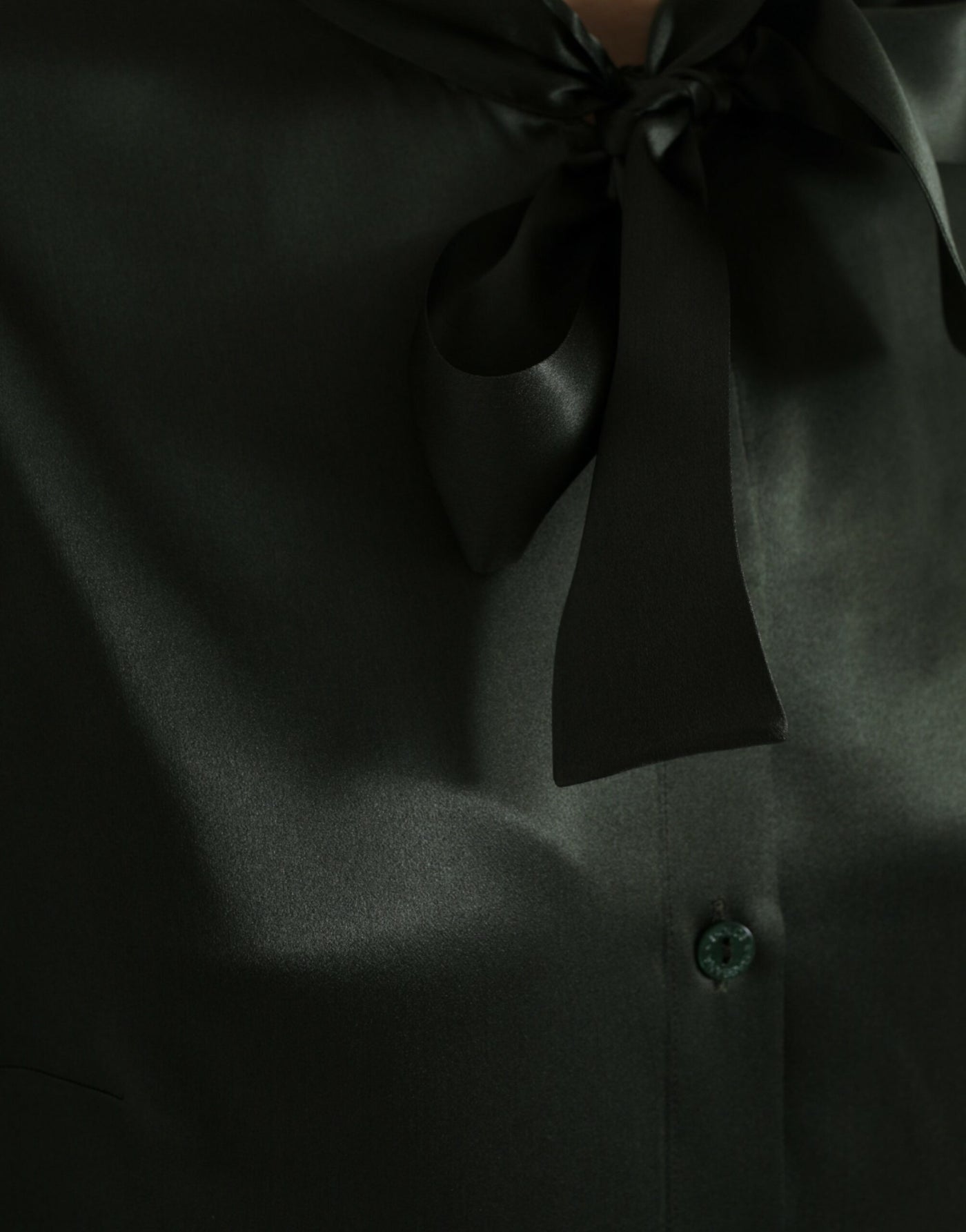 Dolce &amp; Gabbana Grijze Blouse met Lange Mouwen en Ascot Kraag