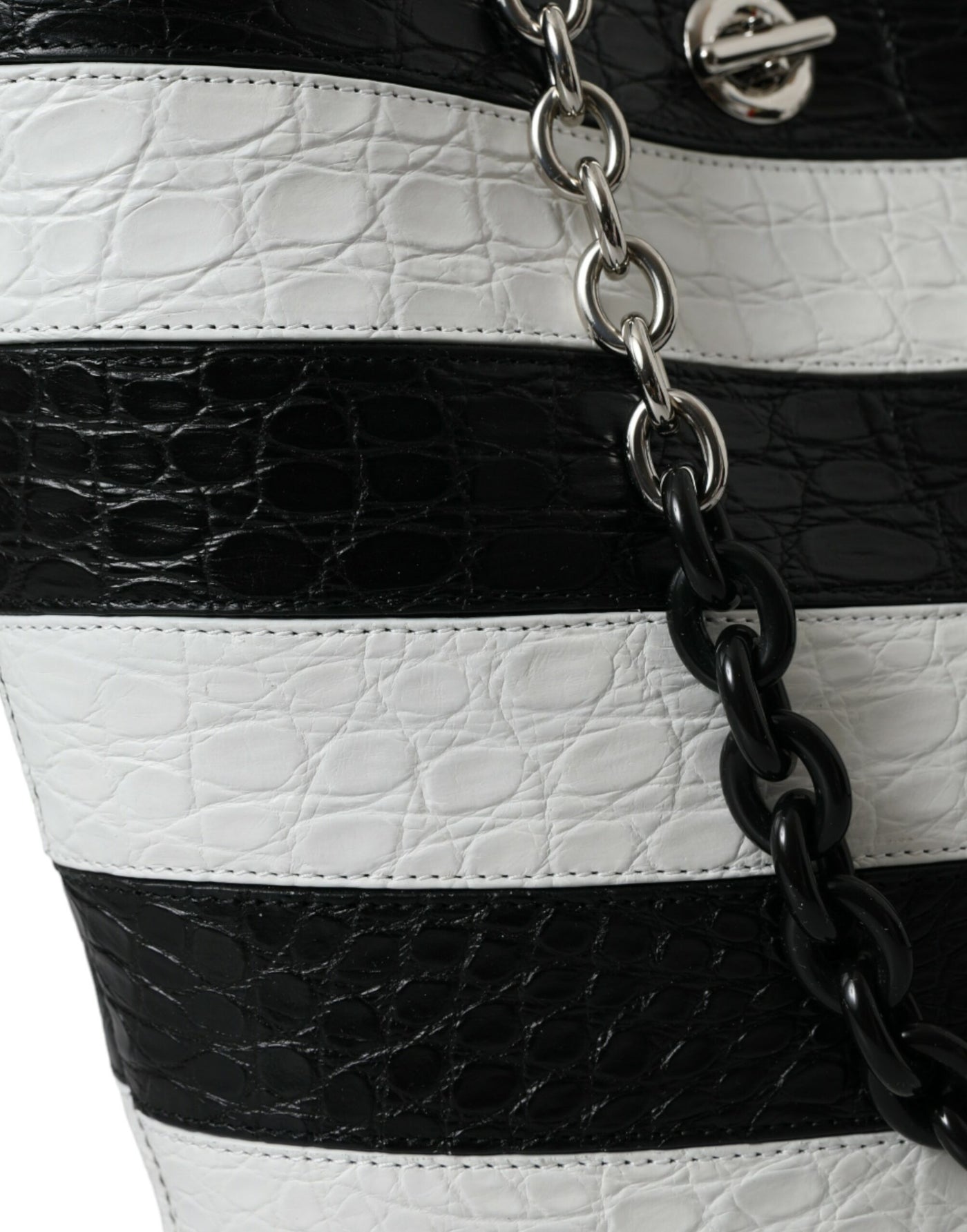 Sac seau maxi en cuir exotique à rayures noires et blanches Balenciaga