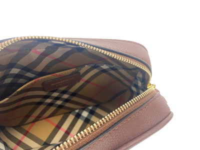 Burberry Kleine leren bruine cameratas met logo en TB-logo