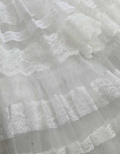 Robe longue en nylon blanc transparent à volants et dentelle Dolce &amp; Gabbana