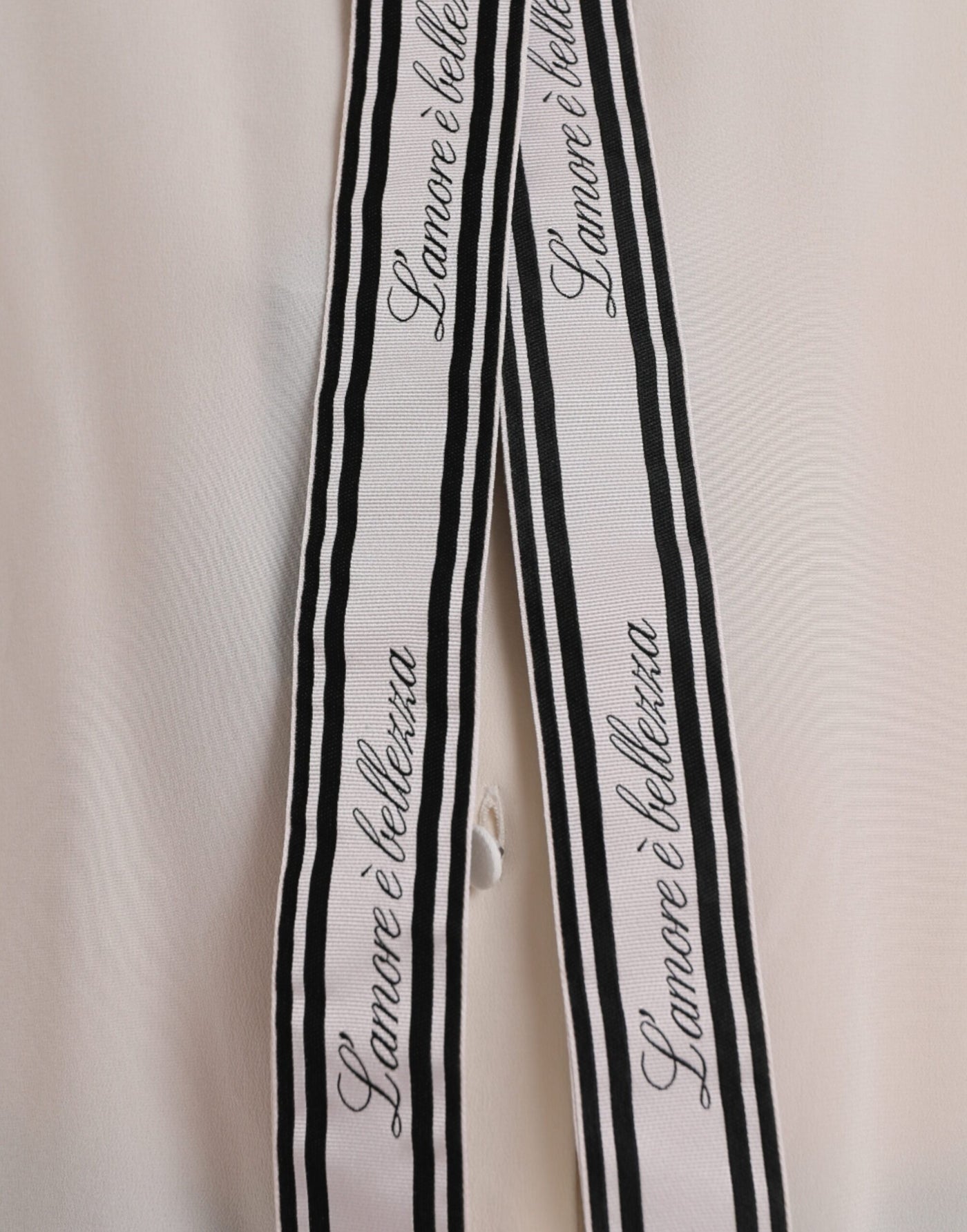Dolce &amp; Gabbana Off White Blouse met Lange Mouwen en Knoopjes