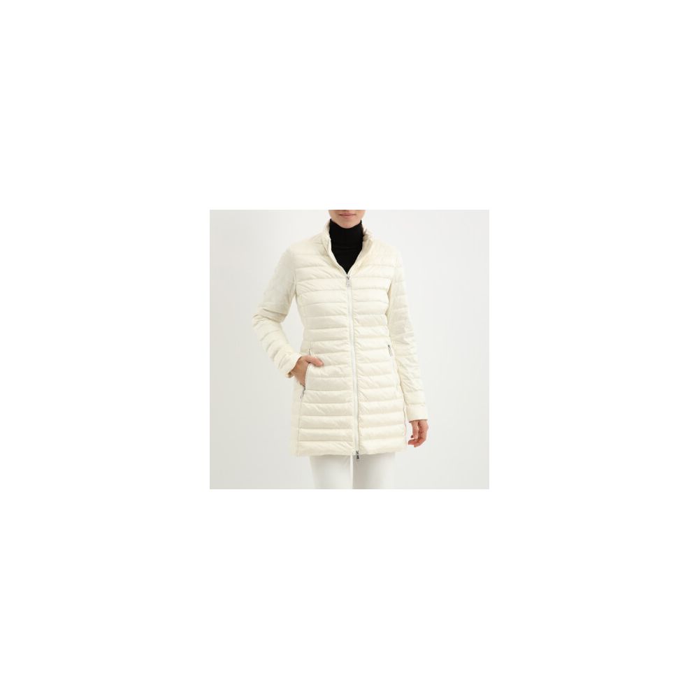 Voeg witte polyamide jassen en jassen toe