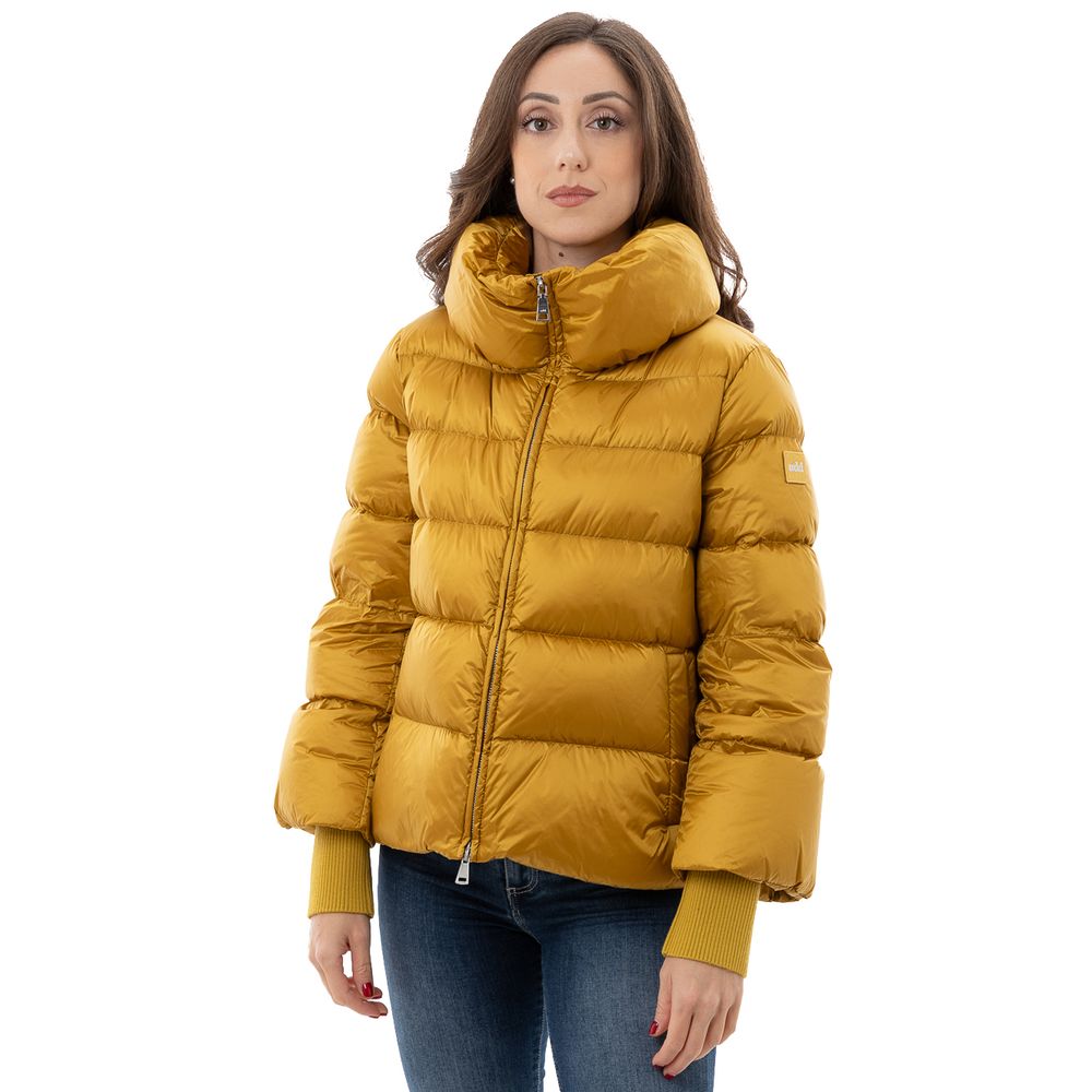 Ajoutez des vestes et des manteaux en polyamide doré