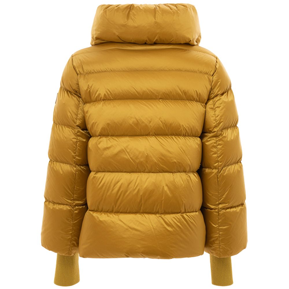 Ajoutez des vestes et des manteaux en polyamide doré