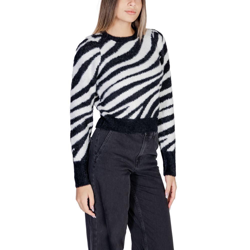Pull en nylon noir uniquement