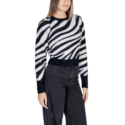 Pull en nylon noir uniquement