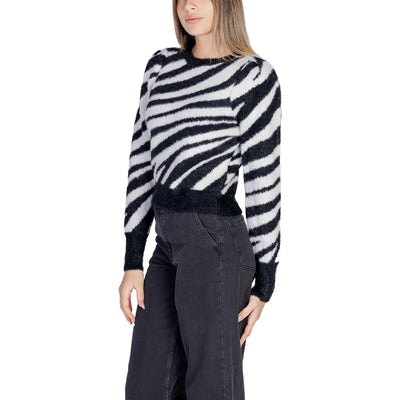 Pull en nylon noir uniquement