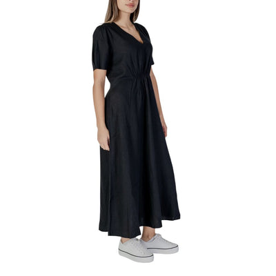 B.Young Robe longue en lin noir