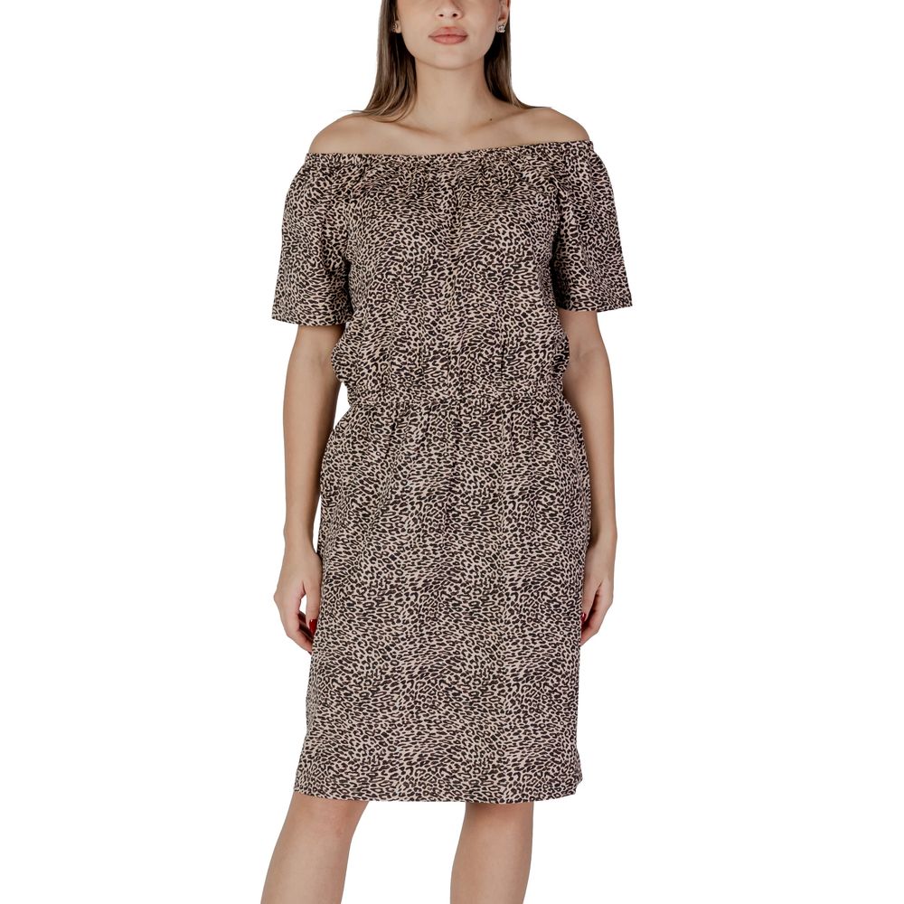 B.Young beige katoenen short