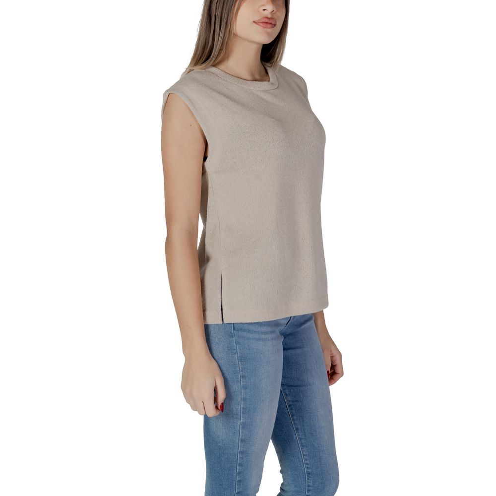 B.Young beige viscose tanktop