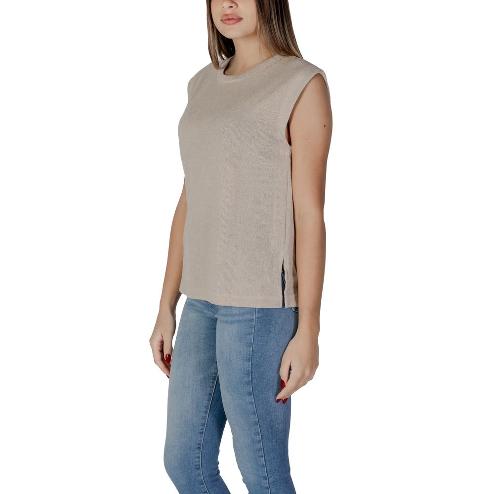B.Young beige viscose tanktop