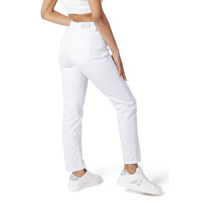 Jean mom en coton blanc uniquement