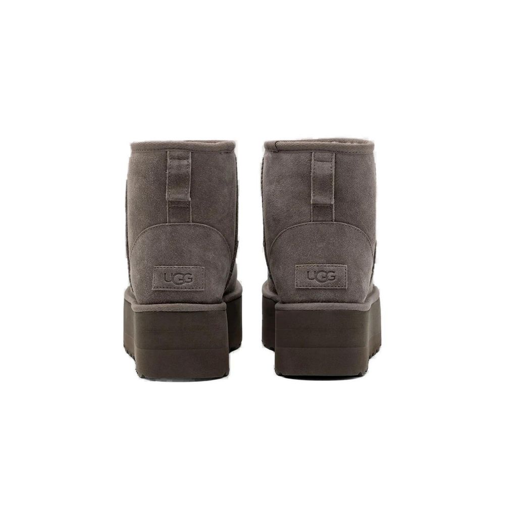 Bottes en cuir suédé gris UGG