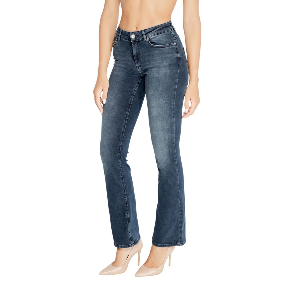 Alleen blauwe katoenen jeans en broek