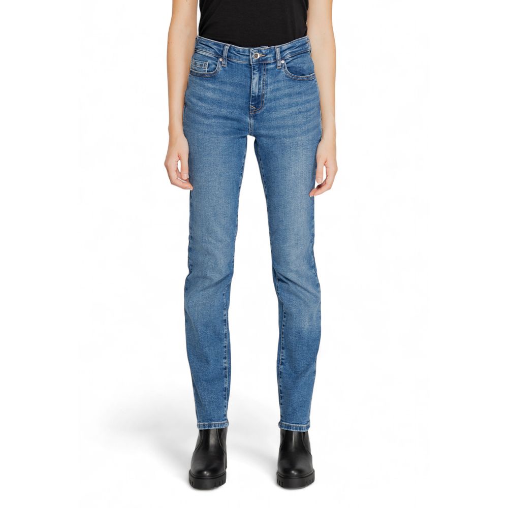 Alleen blauwe katoenen jeans en broek