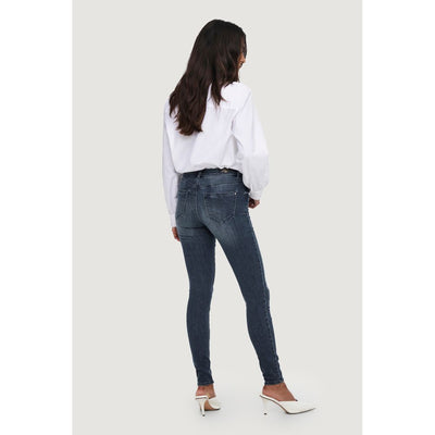 Alleen blauwe katoenen jeans en broek