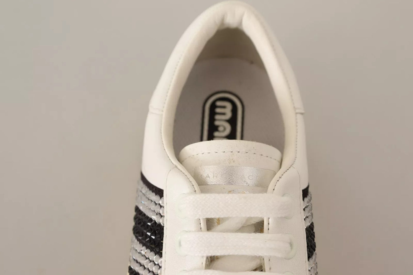 Marc Jacobs Witte Leren Sneakers met Kristalversiering
