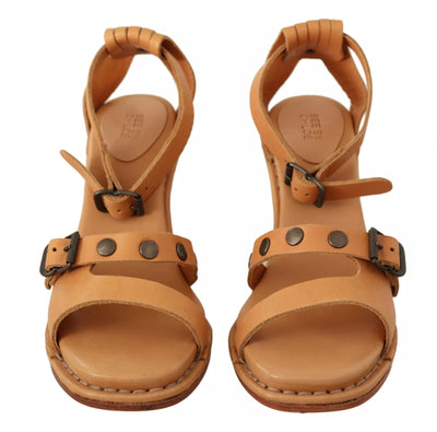 See By Chloé Bruine leren sandalen met enkelbandje en studs