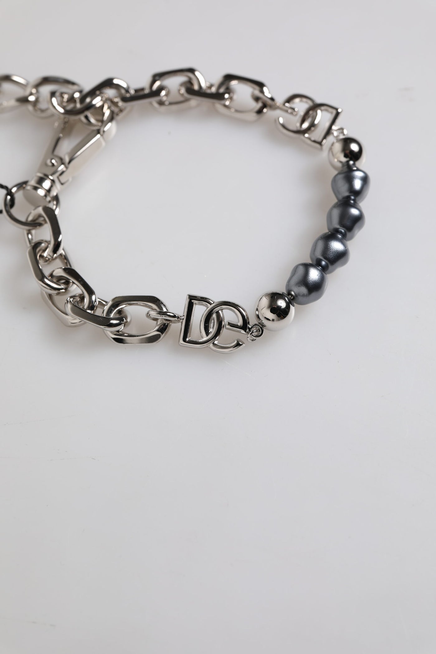 Dolce &amp; Gabbana Zilveren Ketting Karabijnsluiting Logo Grijze Parels Armband