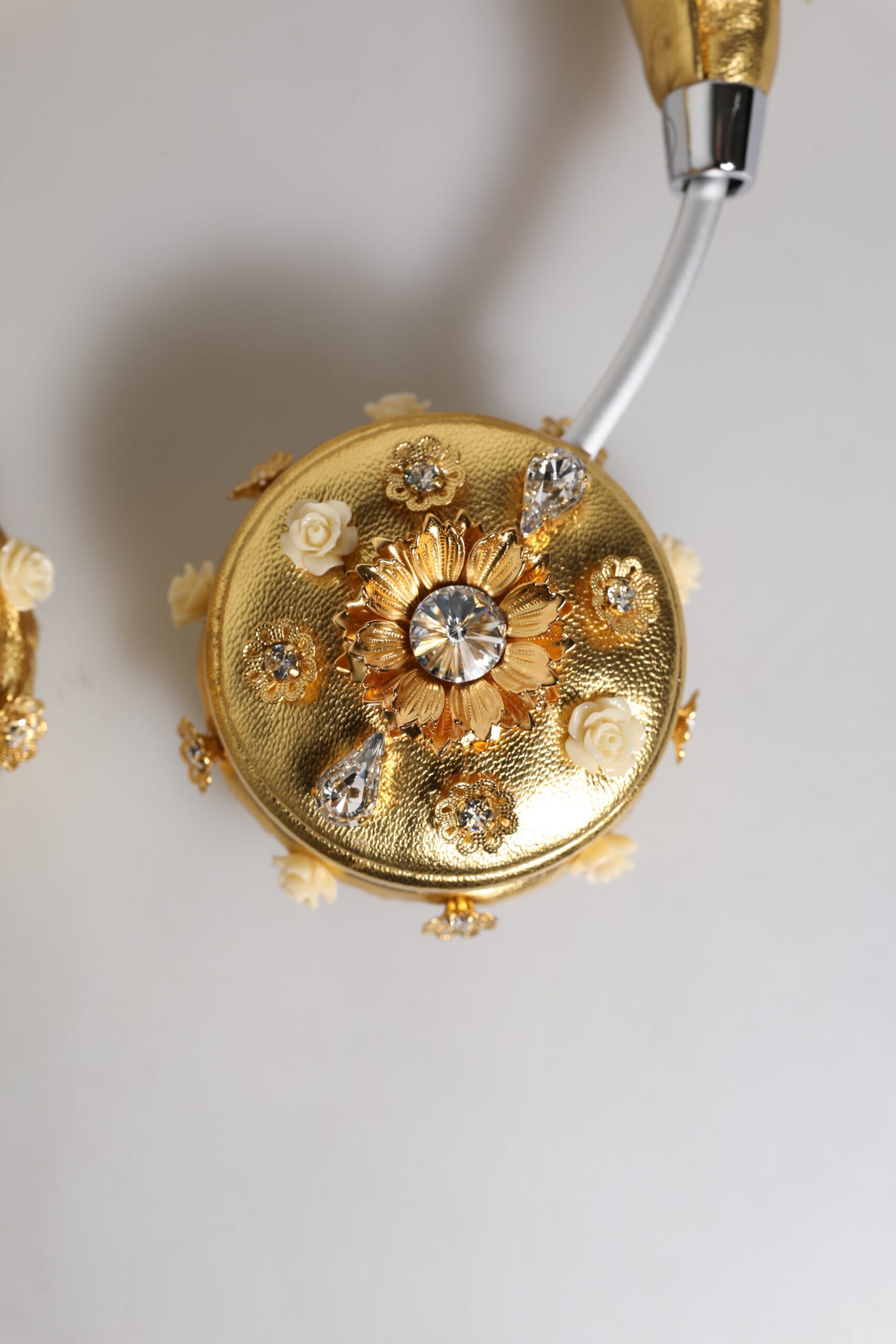 Casque audio Dolce &amp; Gabbana en cuir doré avec motif floral et cristaux Angel