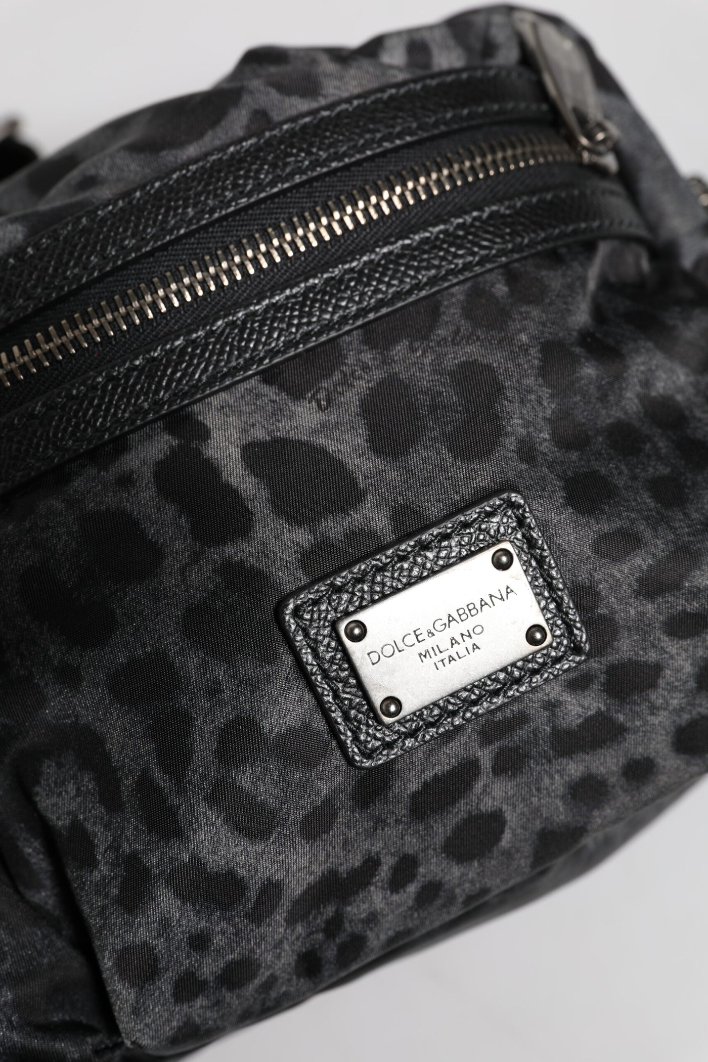 Dolce &amp; Gabbana zwart grijs luipaard DG logo riem taille heuptas