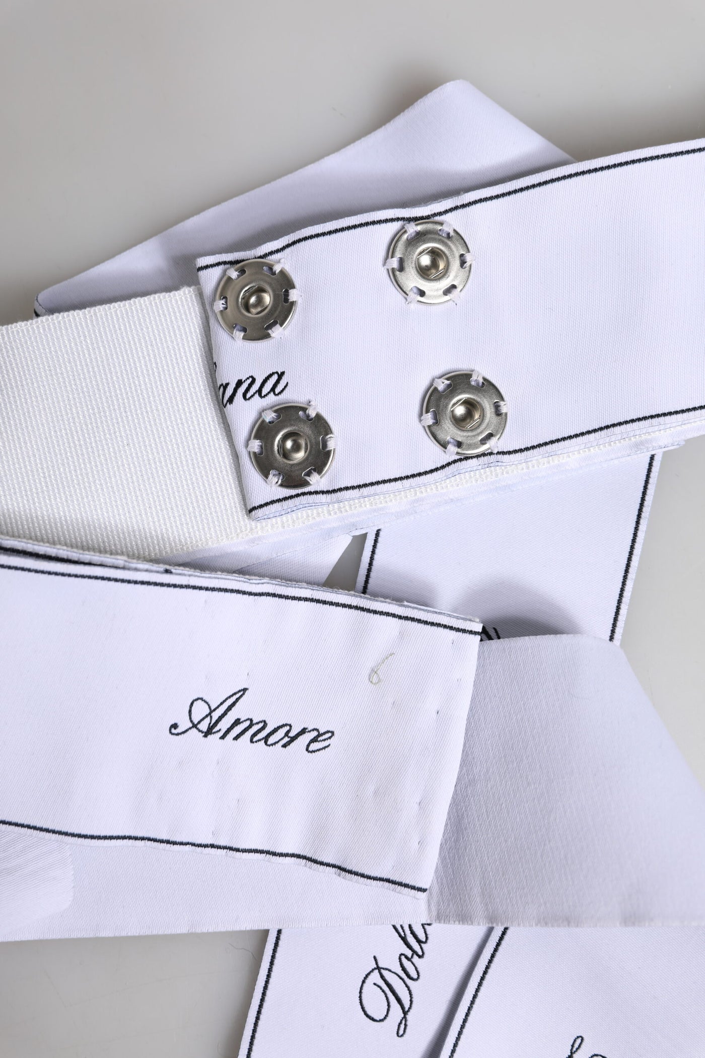 Dolce &amp; Gabbana Witte Tailleband Brede Strik Logo Riem