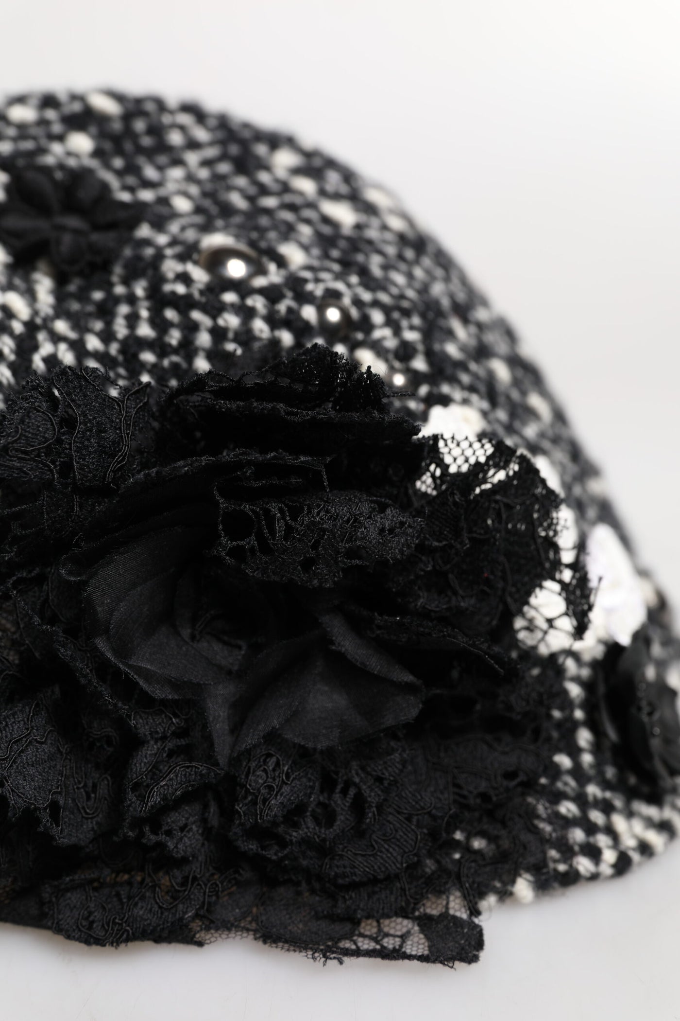 Chapeau cloche Dolce &amp; Gabbana en laine noire à fleurs blanches