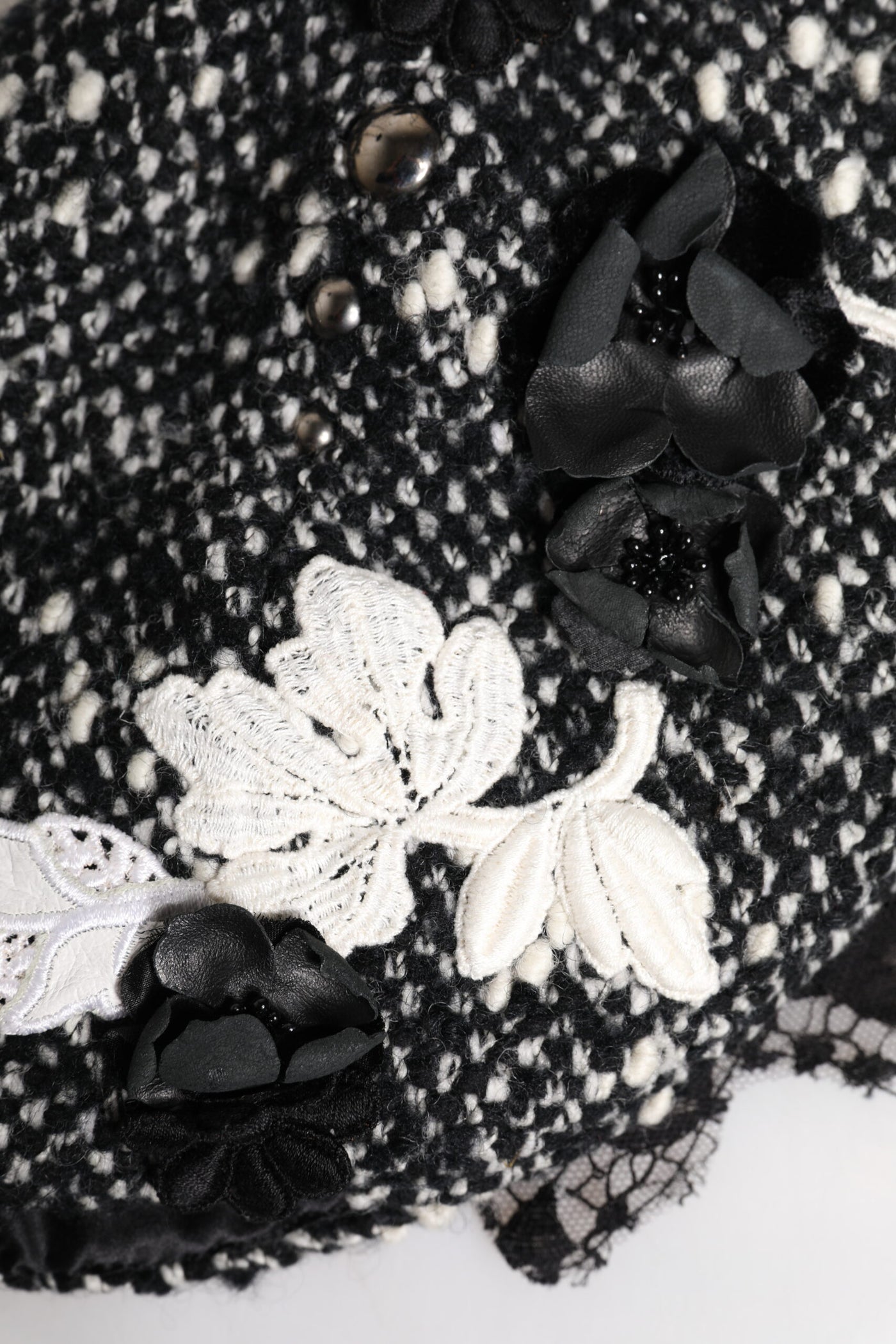 Chapeau cloche Dolce &amp; Gabbana en laine noire à fleurs blanches