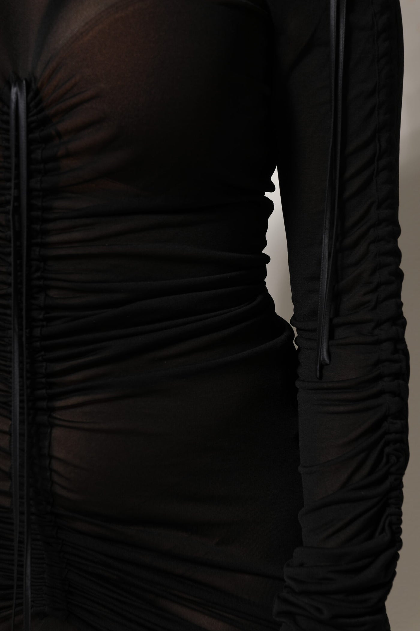 Dolce &amp; Gabbana Zwarte Bodycon Lange Schedejurk met Mesh Trim