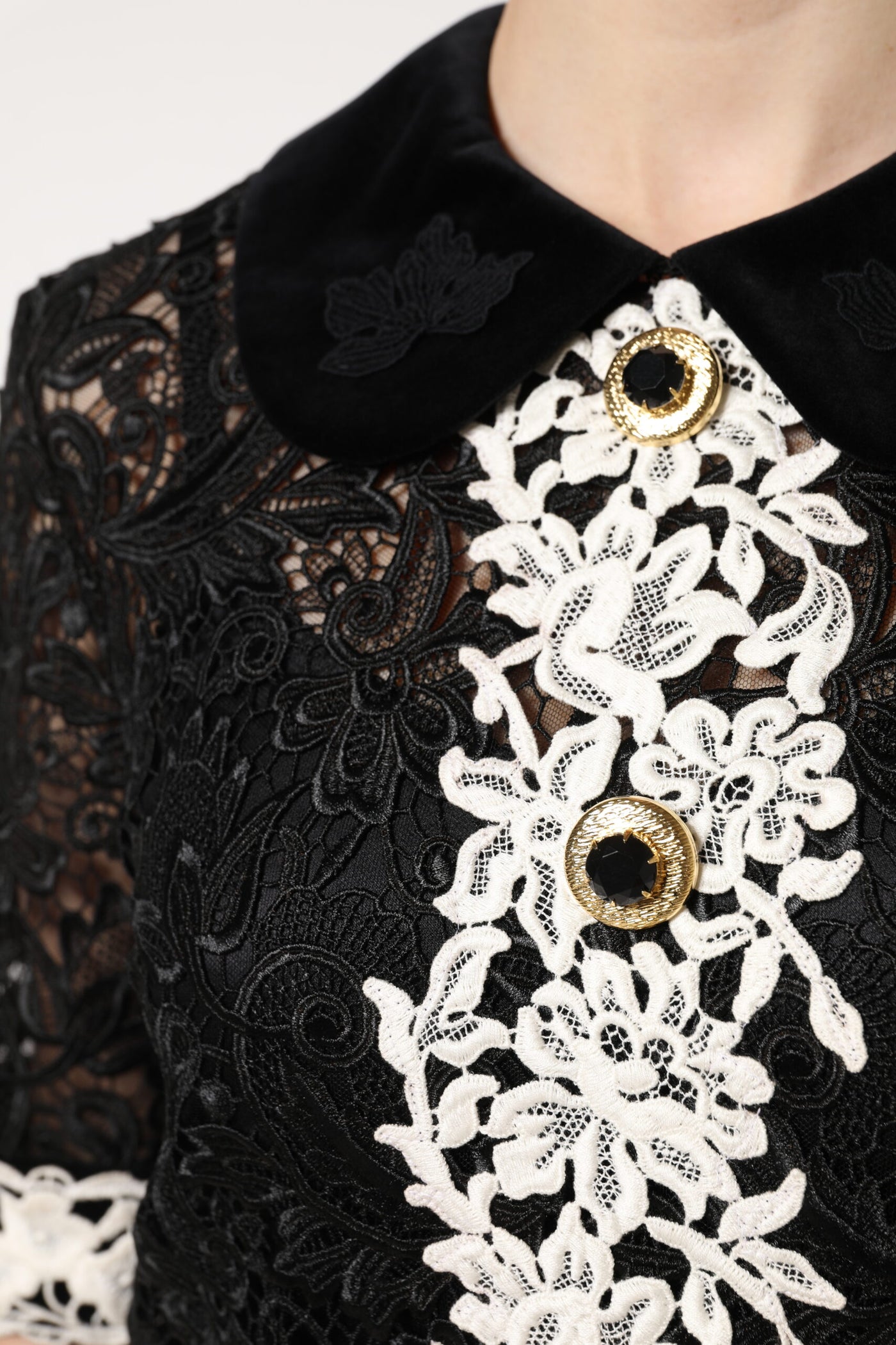 Dolce &amp; Gabbana zwarte mini-jurk met bloemenkantversiering