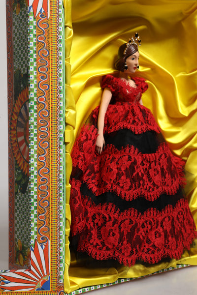 Dolce &amp; Gabbana Rode Jurk Keramiek Porselein Modedoos Leer Sicilië Poppen