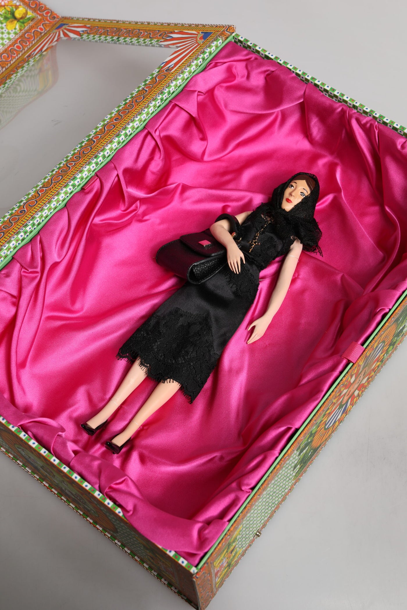 Dolce &amp; Gabbana Zwarte Jurk Keramiek Porselein Mode Leer Sicilië Poppen