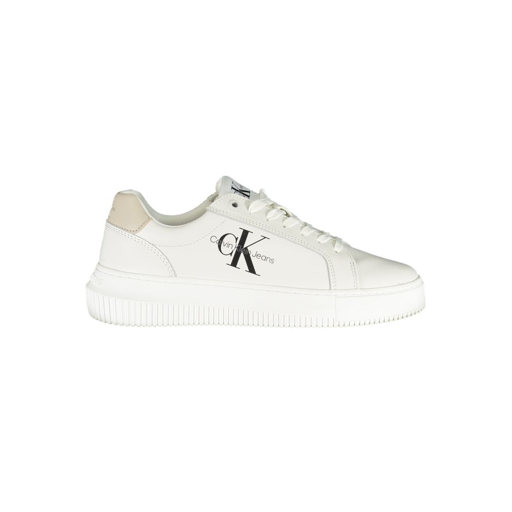 Calvin Klein Chic Witte Veterschoenen met Contrasterende Details