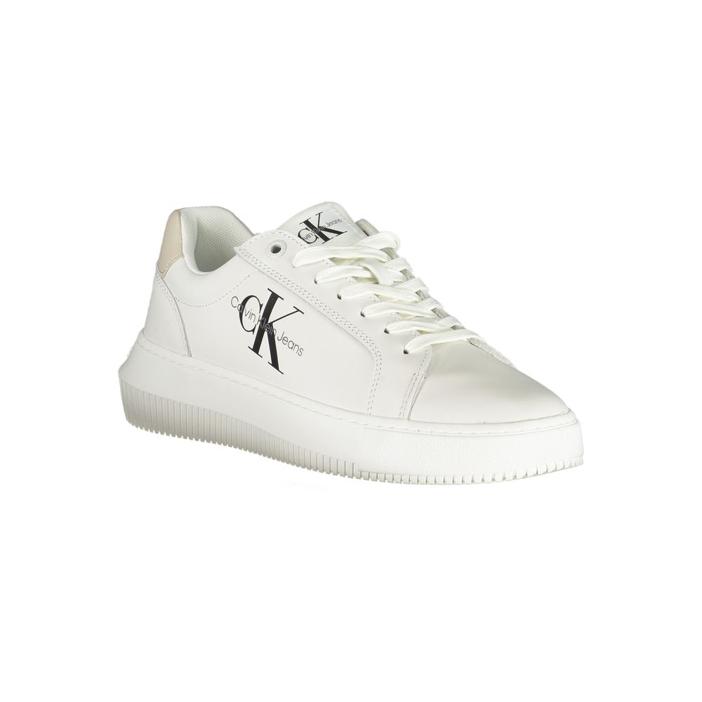 Calvin Klein Chic Witte Veterschoenen met Contrasterende Details