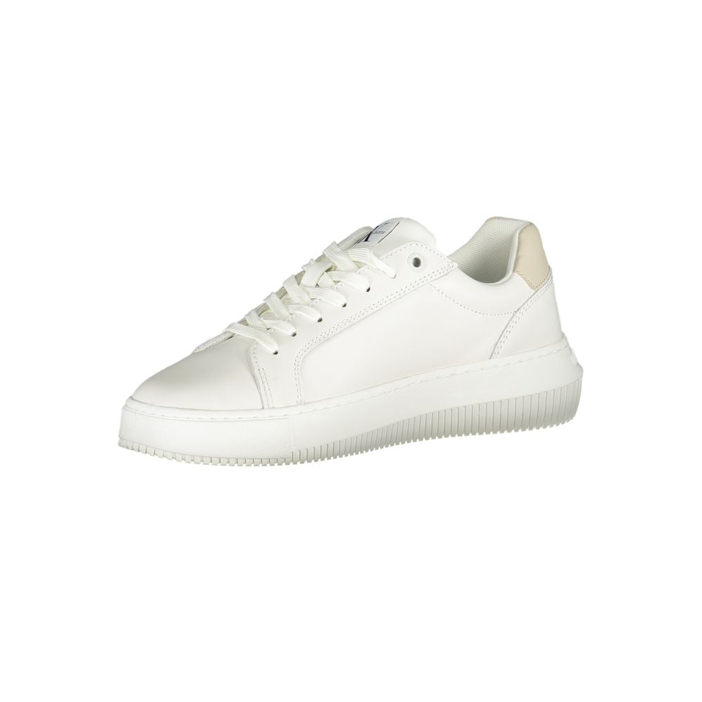 Calvin Klein Chic Witte Veterschoenen met Contrasterende Details