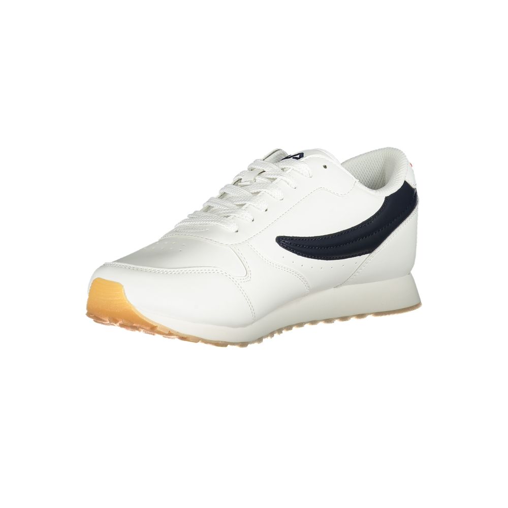 Strakke witte Fila-sneakers met contrasterende accenten
