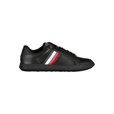 Chique zwarte sneakers van Tommy Hilfiger met iconische contrastdetails